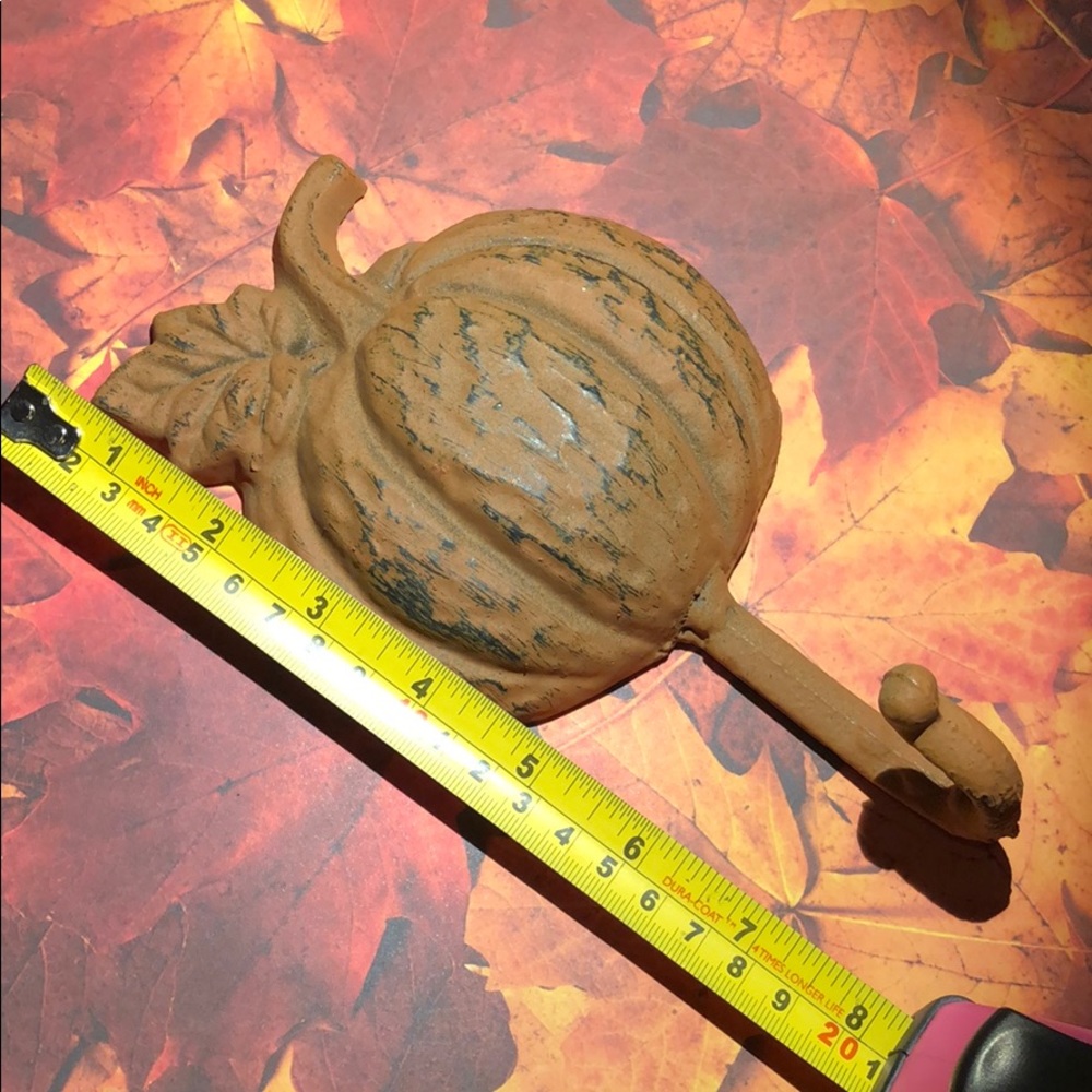 Cast iron pumpkin hook wall decor heavy quality - Picture 3 of 8